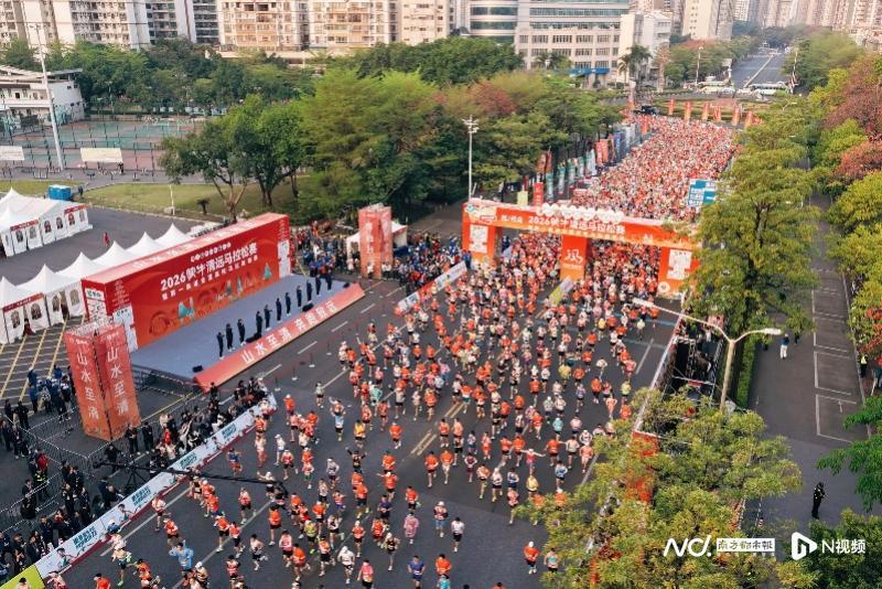 开云体育入口-2万名跑友燃动全城，清远马拉松赛规模创历史新高